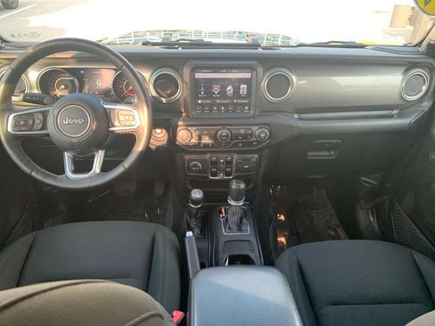 Used 2020 Jeep Gladiator Overland AWD/4WD image 7