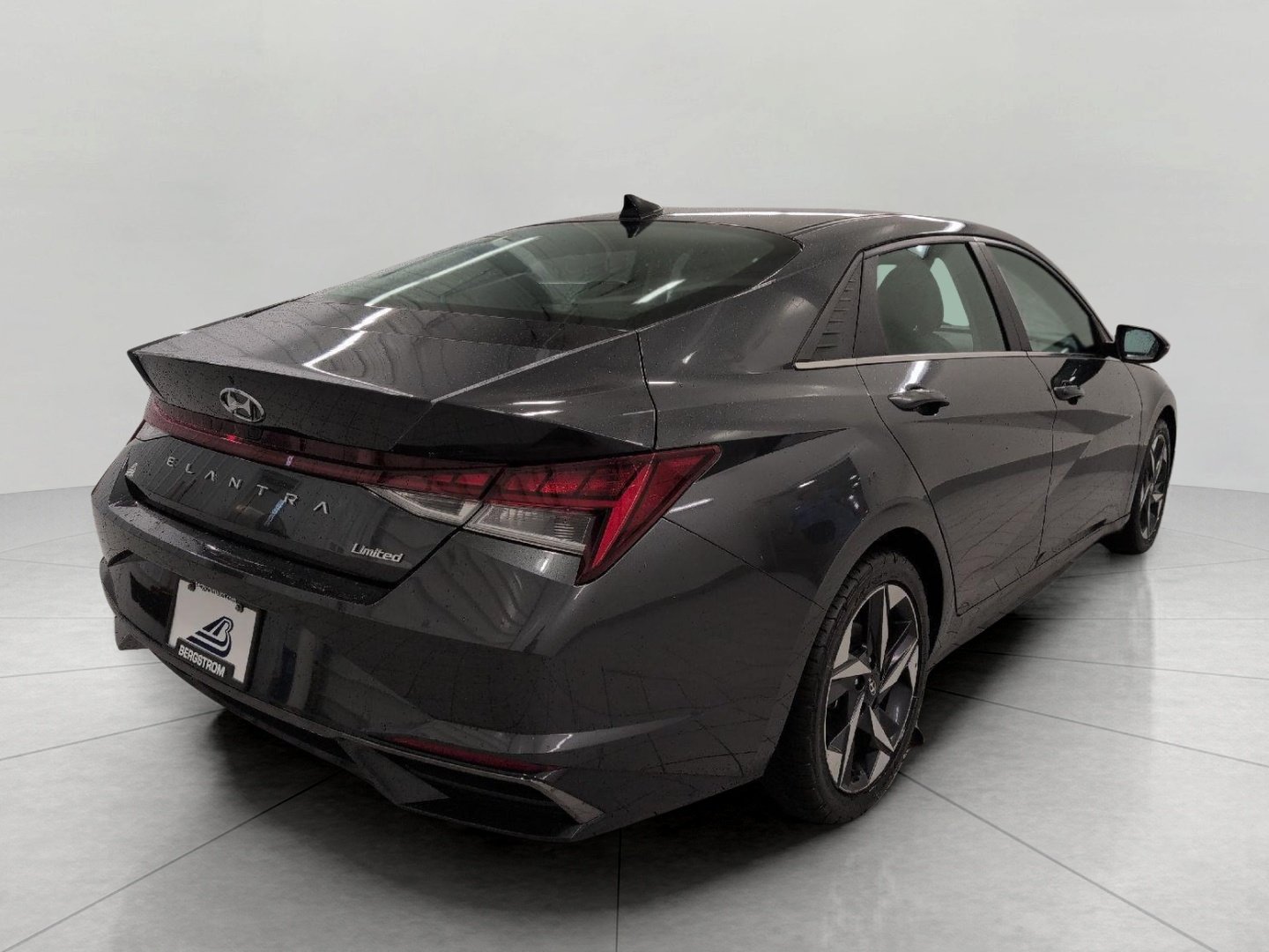 Used 2023 Hyundai Elantra Limited FWD image 21