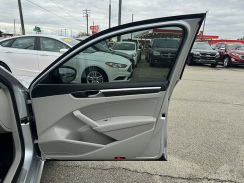 Used 2016 Volkswagen Passat 1.8T SE image 27