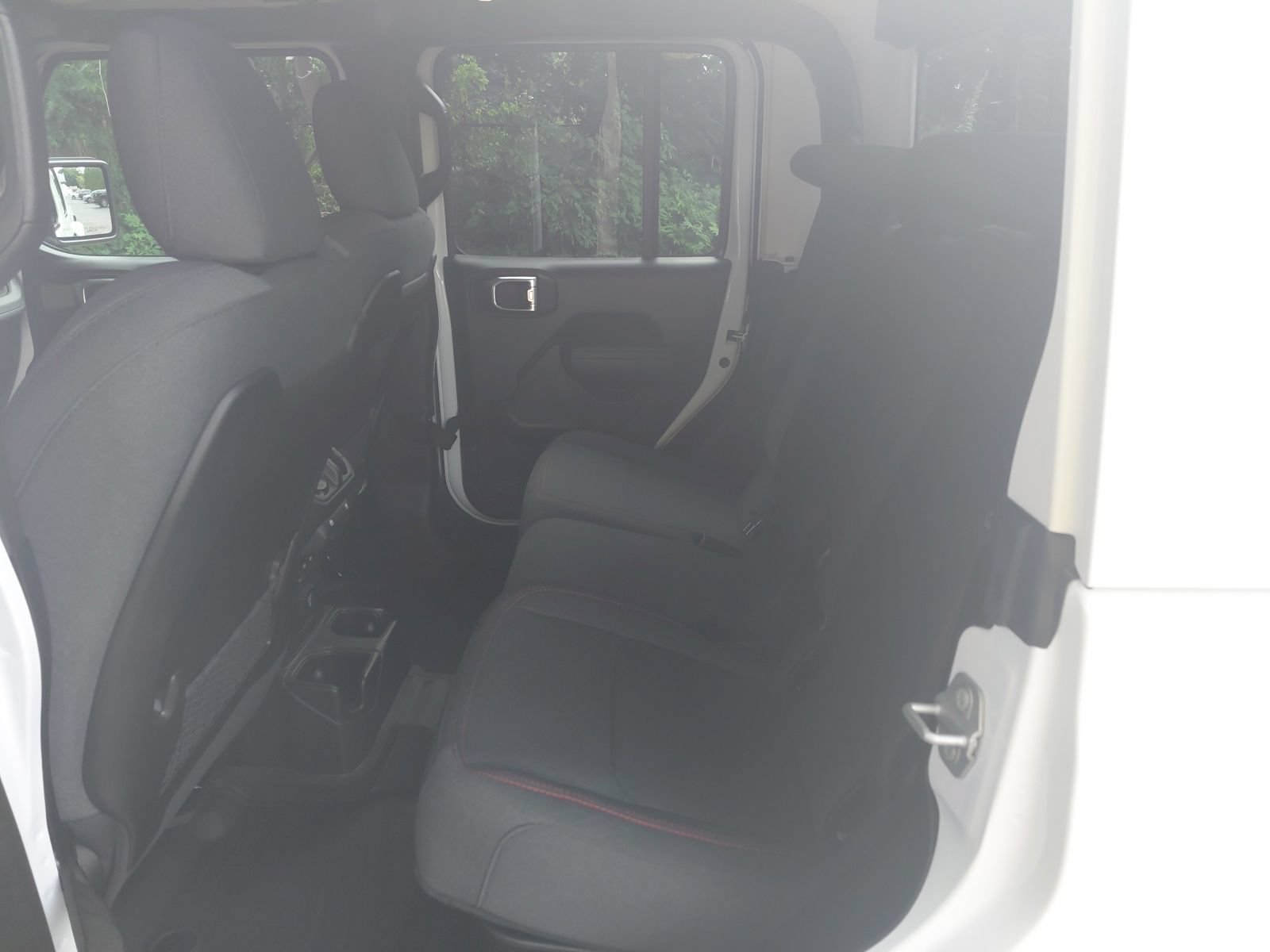Used 2025 Jeep Gladiator Rubicon w/ Convenience Group AWD/4WD image 9