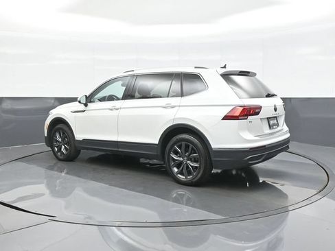 Used 2023 Volkswagen Tiguan SE FWD image 5