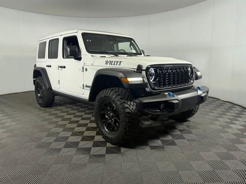 Used 2024 Jeep Wrangler Unlimited AWD/4WD image 3