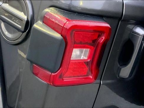 Used 2021 Jeep Wrangler Unlimited Sahara image 25