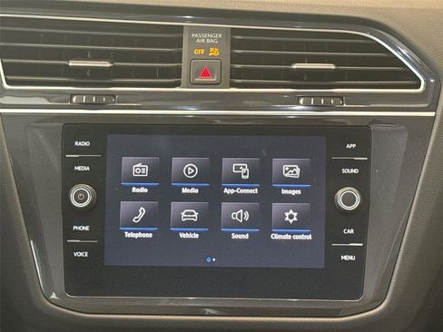 Used 2020 Volkswagen Tiguan SE w/ Panoramic Sunroof Package AWD/4WD image 12