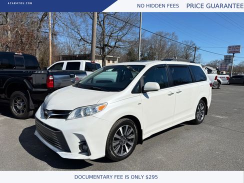 Used 2019 Toyota Sienna XLE image 1