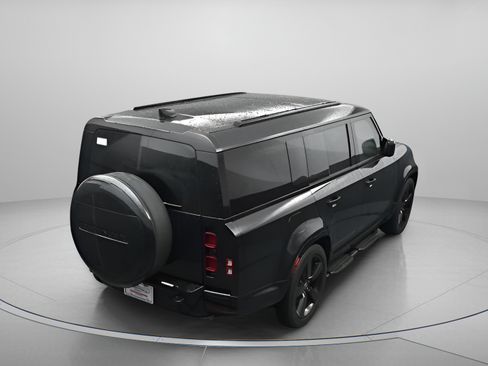 Certified 2025 Land Rover Defender 130 X-Dynamic SE AWD/4WD image 15