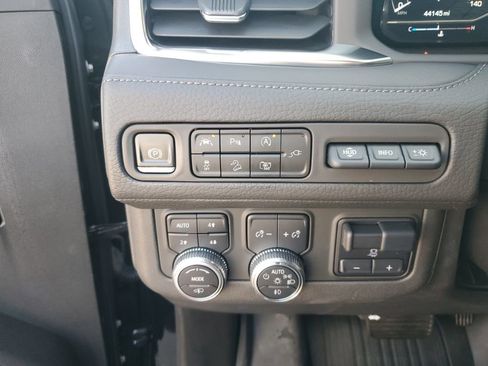 Used 2022 GMC Yukon Denali w/ Denali Premium Package image 33