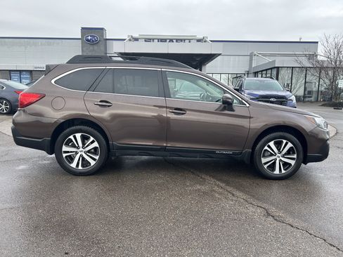 Used 2019 Subaru Outback 3.6R Limited w/ Popular Package #2 image 8