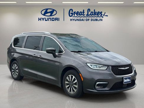 Used 2021 Chrysler Pacifica Touring-L FWD image 6