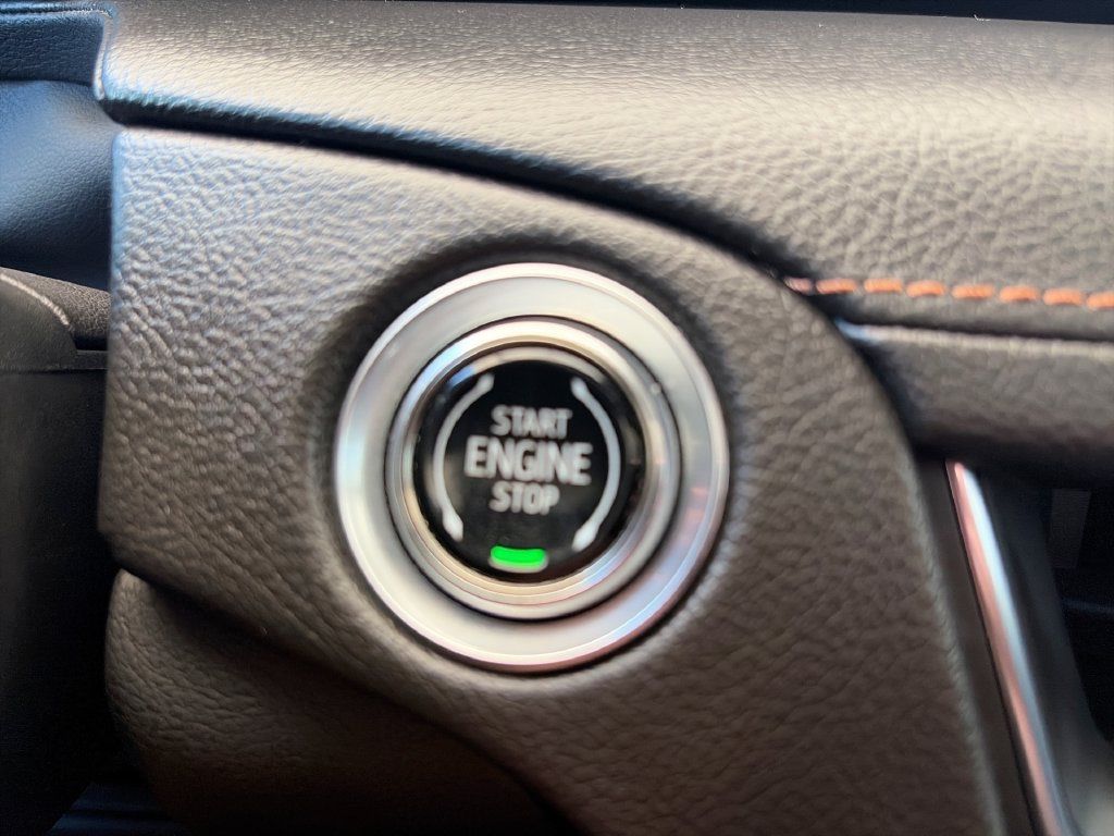 Used 2025 Cadillac CT5 V w/ Technology Package AWD/4WD image 17