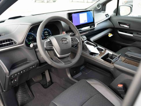 New 2026 Toyota Sienna Platinum AWD/4WD image 8