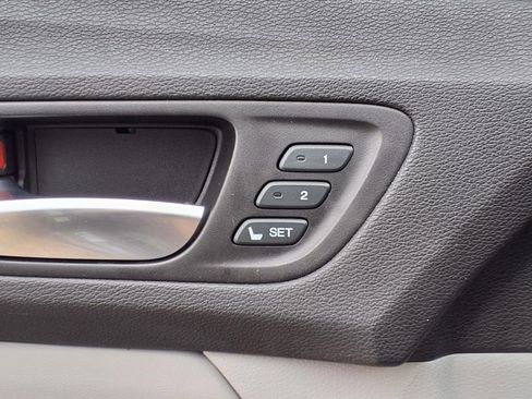 Used 2015 Acura TLX FWD image 16