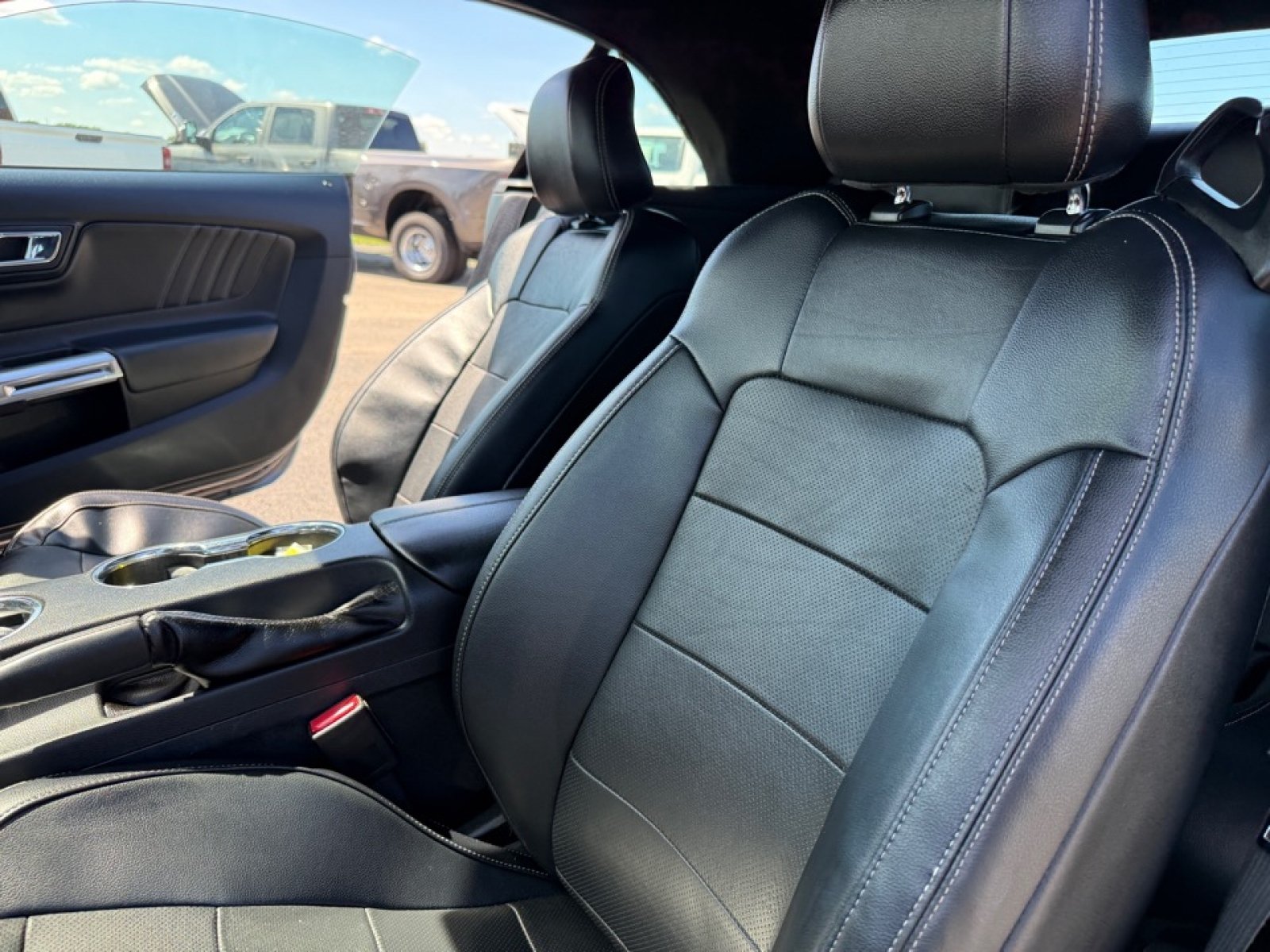Used 2015 Ford Mustang Premium RWD image 26