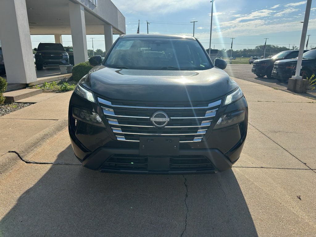Used 2024 Nissan Rogue SV AWD/4WD image 13