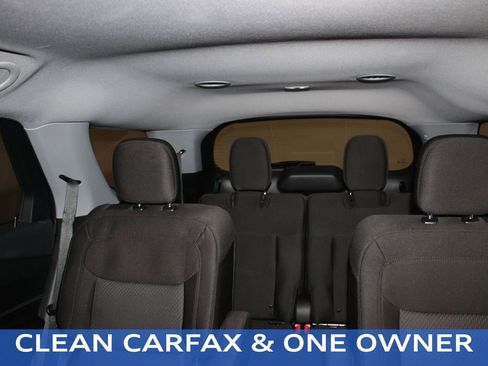 Used 2023 Ford Explorer XLT image 4