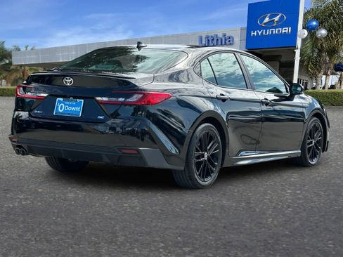 Used 2026 Toyota Camry SE FWD image 3