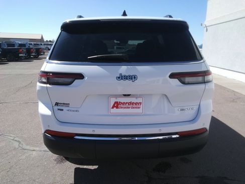 Used 2022 Jeep Grand Cherokee L Limited image 6