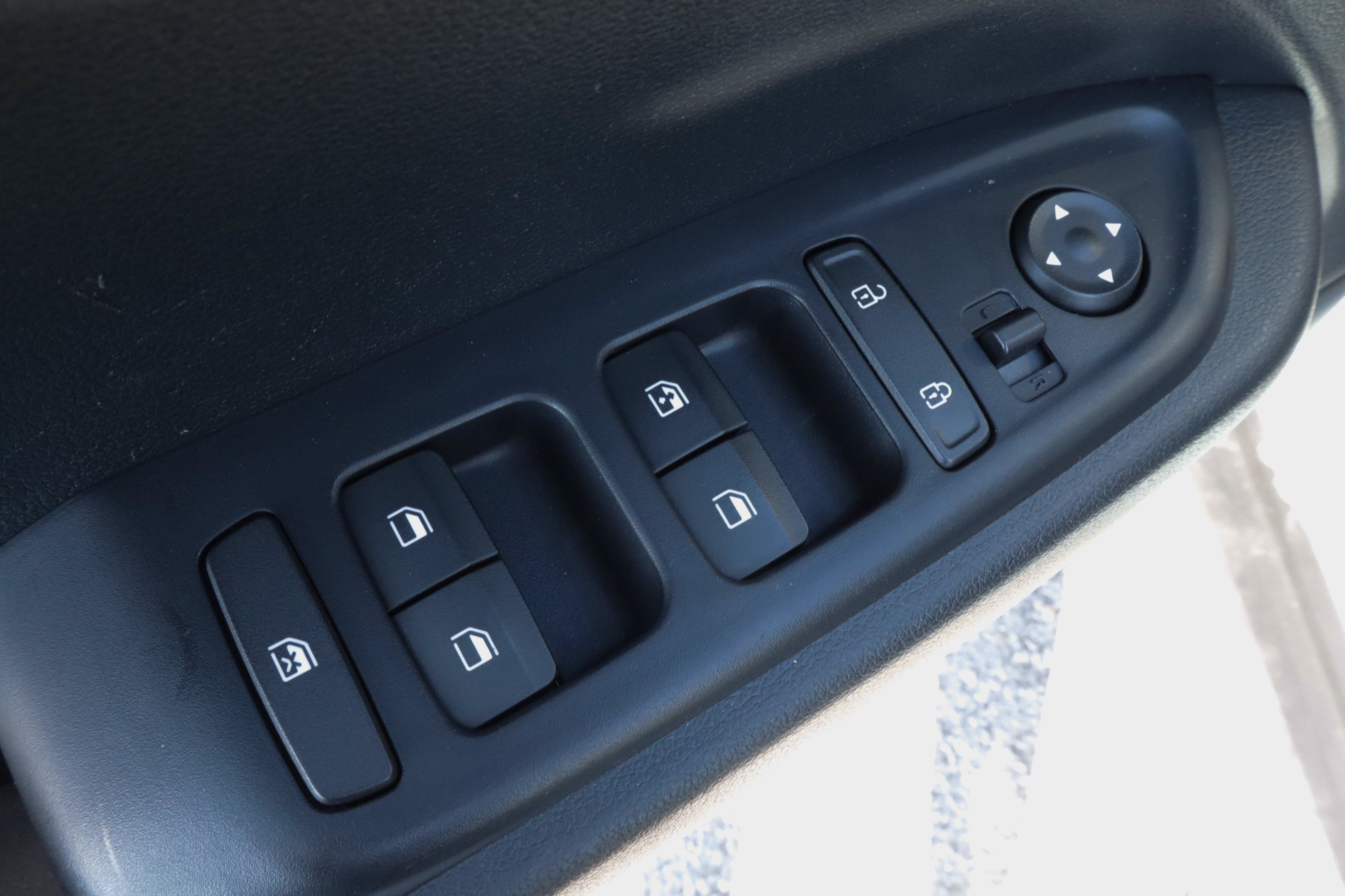 Used 2025 Hyundai Venue Limited FWD image 14