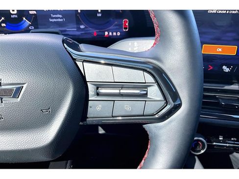 Used 2024 Chevrolet Equinox EV RS FWD image 12