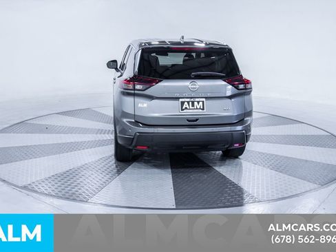 Used 2024 Nissan Rogue SV image 8
