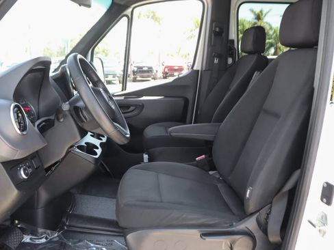 Used 2025 Mercedes-Benz Sprinter 2500 image 25
