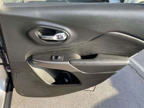 Used 2019 Jeep Cherokee Latitude Plus image 42