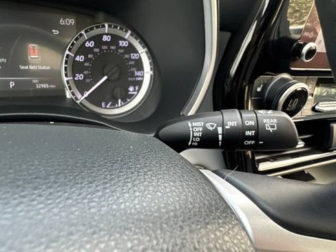 Used 2023 Toyota Highlander XLE AWD/4WD image 27