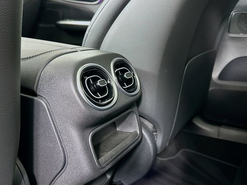 Used 2025 Mercedes-Benz GLC 300 image 27