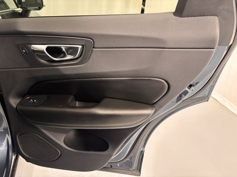 Used 2019 Volvo XC60 T5 Momentum w/ Premium Package image 26