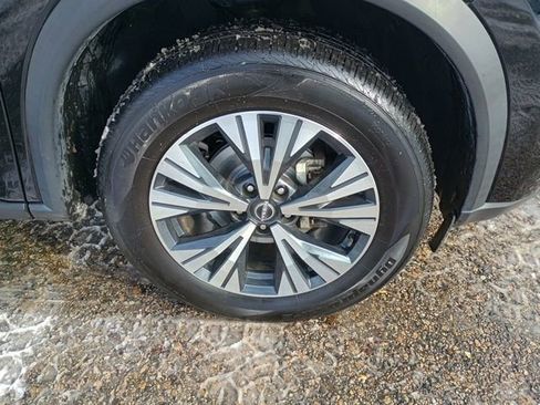 Used 2023 Nissan Rogue SV image 10