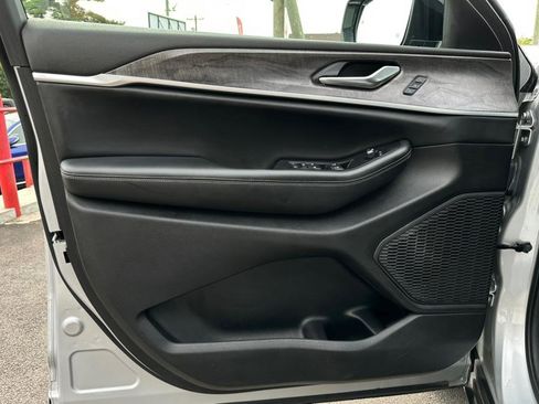 Used 2024 Jeep Grand Cherokee L Limited w/ Luxury Tech Group II image 16