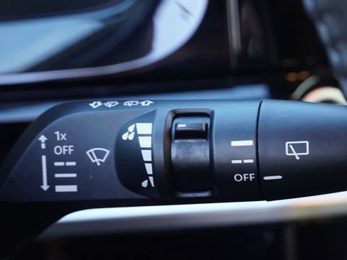 Used 2024 Nissan Pathfinder SV image 33