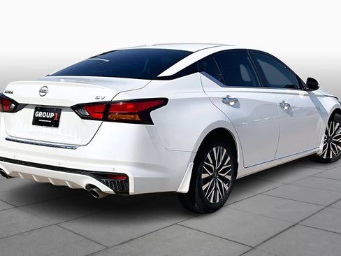 Certified 2023 Nissan Altima 2.5 SV w/ SV Premium Package image 11