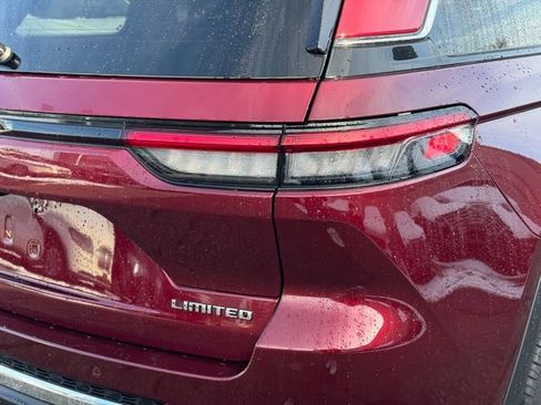 Used 2023 Jeep Grand Cherokee Limited w/ Luxury Tech Group II image 6