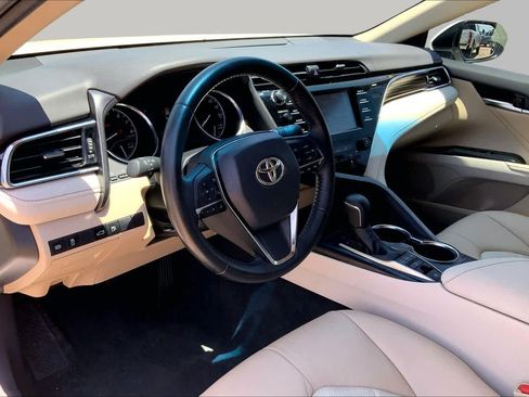 Used 2018 Toyota Camry XLE FWD image 18