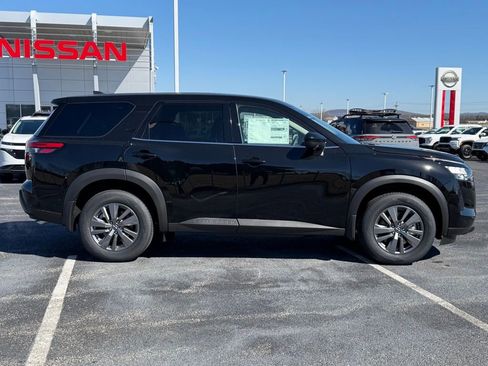 New 2026 Nissan Pathfinder S image 3