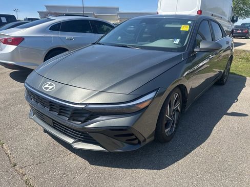 Used 2024 Hyundai Elantra SEL w/ Convenience Package image 1