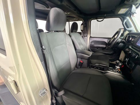 Used 2020 Jeep Gladiator Sport AWD/4WD image 31