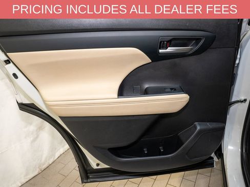 Used 2023 Toyota Highlander XLE FWD image 13