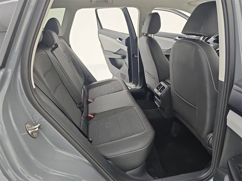 Used 2024 Volkswagen Taos SE image 14