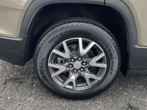 Used 2023 GMC Acadia SLE image 7