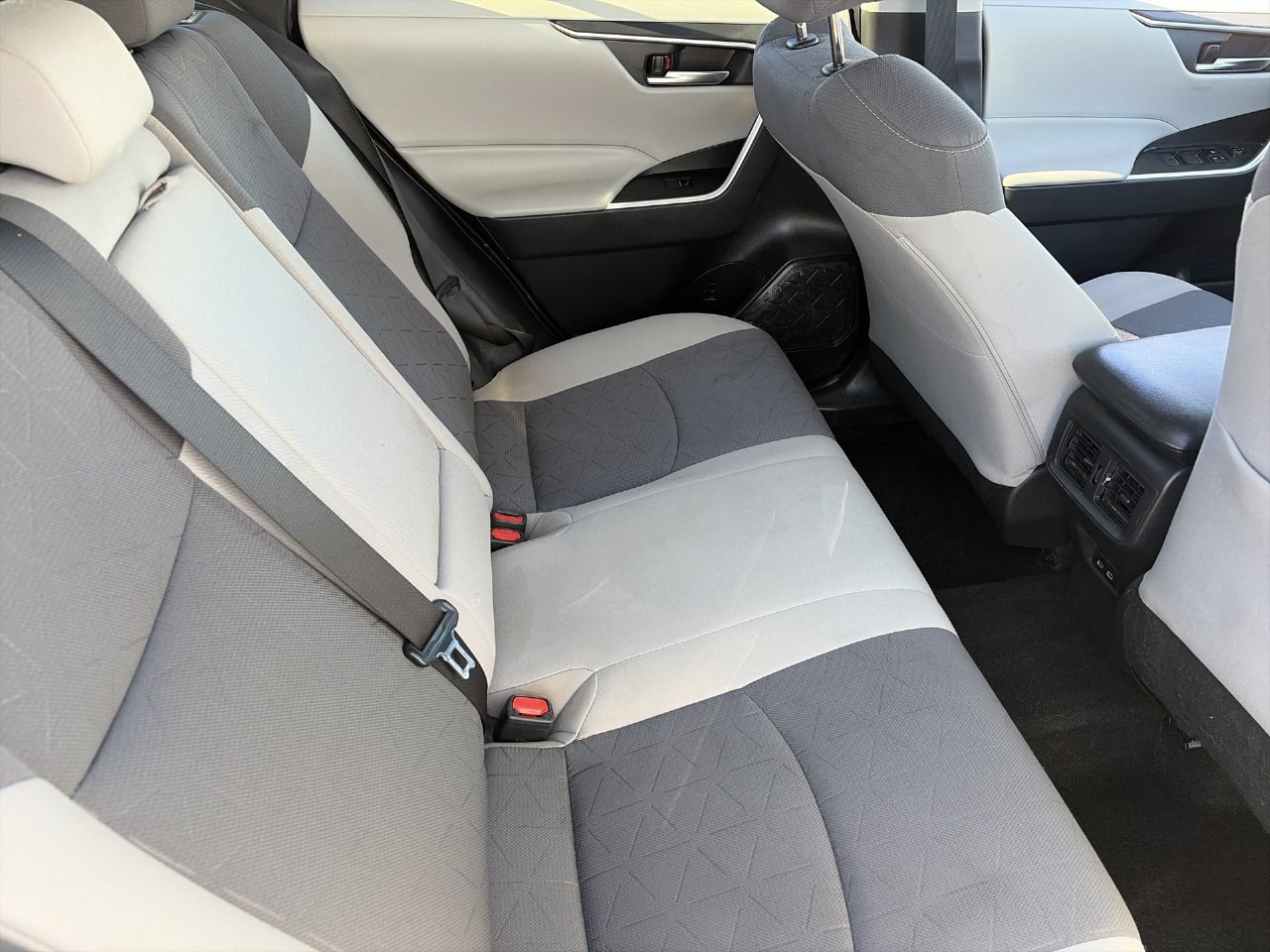 Used 2023 Toyota RAV4 XLE FWD image 12