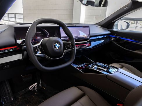 Used 2026 BMW 530i w/ Premium Package RWD image 17