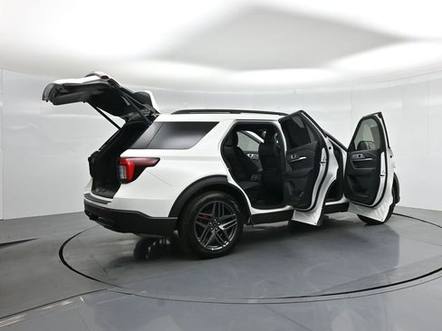 Certified 2025 Ford Explorer ST-Line w/ Premium Package image 6