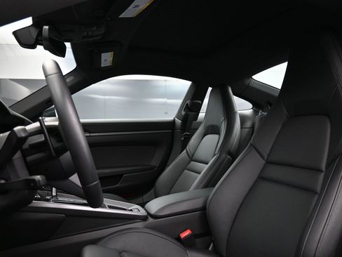Used 2025 Porsche 911 Carrera image 5