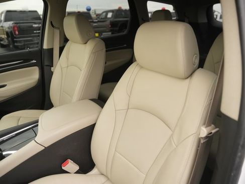 Used 2019 Buick Enclave Essence image 10