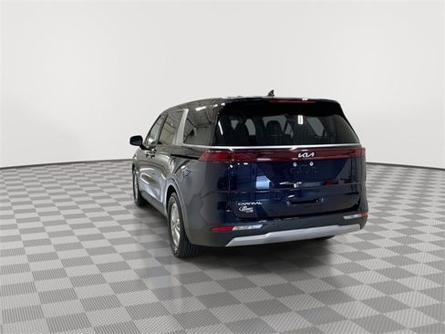 Used 2024 Kia Carnival LX image 8