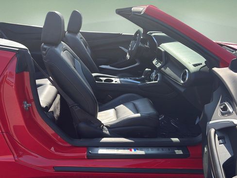 Used 2017 Chevrolet Camaro LT RWD image 17