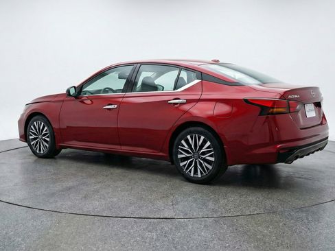 Used 2025 Nissan Altima 2.5 SV image 6