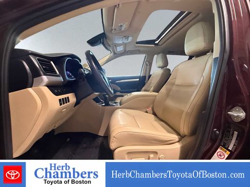Used 2019 Toyota Highlander XLE AWD/4WD image 7